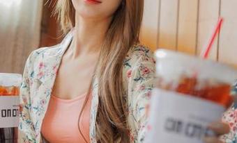 Lolita风的Bomi(普美)套图，分享一点点文艺气息的学院老师！