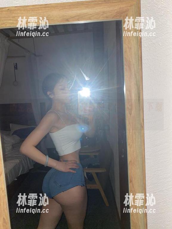 微密圈 - 打开Cool文茜的皮衣写真：下载后脑海里自动循环时尚秀！