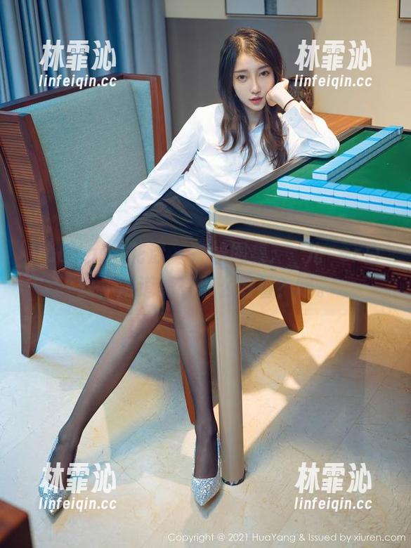 HuaYang花漾 - 在线图集：玥儿玥er白丝，难道真有那么好看？哼。