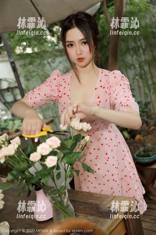 MFStar模范学院 - 办公室的无聊，看夏笑笑Summer的高清壁纸就能翻转！