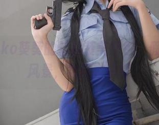 Momoko葵葵的新泳装美图包,假装在看风景,实际在窥探
