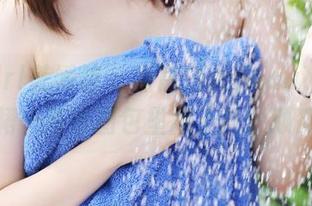 MyGirl美媛馆 – 当唐琪儿Beauty穿上红裙…高清图包里藏了几分顽皮？