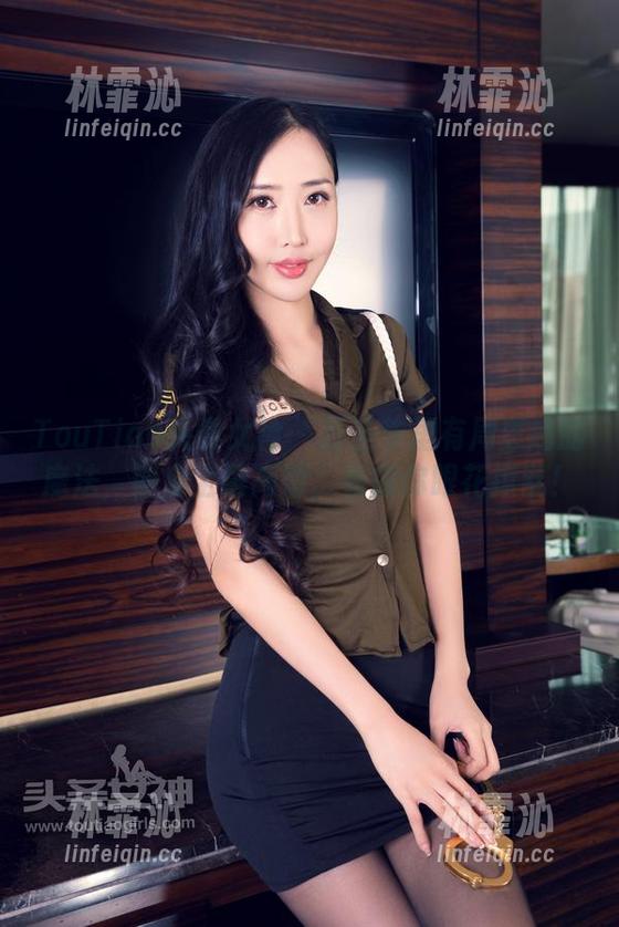 TouTiao头条女神 - 万圣节里有周思超的魔法，图库全屏高清，看得你眼花撩乱！