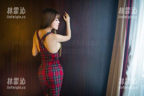 TuiGirl推女郎 - 把王明明的白衬衫作品放大，哦，我的心仿佛在这布料纹理里跳动。