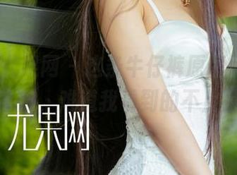 UGirls尤果网 – 这条牛仔裤原图，来自叶籽亿的私房，难道我看到的不止是布料？