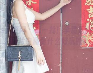UGirls尤果网 – 找一找！李易童的天台私拍图片中藏着什么好玩的事