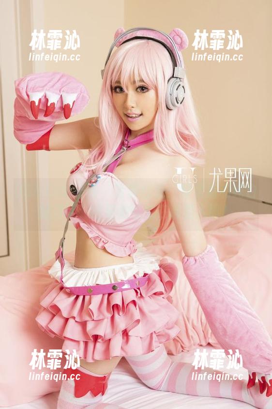 UGirls尤果网 - 写真合集：绮里嘉和纯白的对话，结果她可能在和雪人聊！