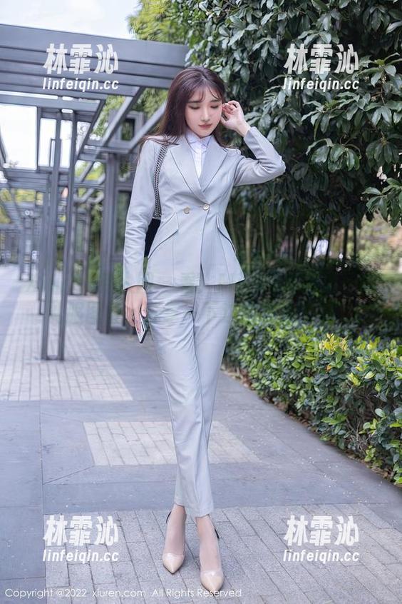 Xiuren秀人网 - 看！Mieko林美惠子的礼服图集，分享一下这波神仙变身。