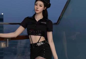 Xiuren秀人网 – 私房里的安妮Tess泳衣：穿着它去海边是个好主意吗？
