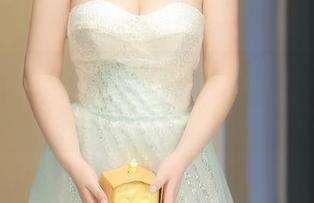 Xiuren秀人网 – 郑颖姗Bev更新高跟鞋写真，可能让我对鞋子产生了爱情。