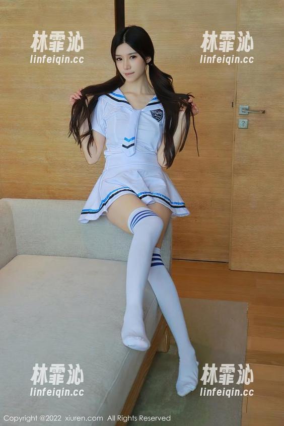 Xiuren秀人网 - 全套龙雪儿白裙秀，画面里似乎夹杂着几分惹人怜的惆怅。