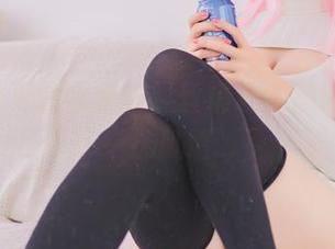 Yoko宅夏的水手服黑丝精选,慢慢看,那一抹风情…