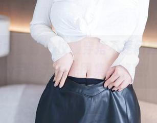 YouMi尤蜜荟 – 校服穿搭不是问题，Emily尹菲无圣光图集来解惑！