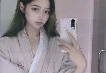 如果黄昏可以说话,它一定会迷恋eloise软软的写真合集