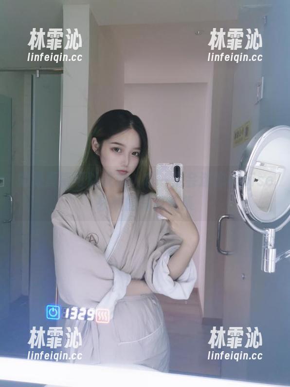 如果黄昏可以说话，它一定会迷恋eloise软软的写真合集