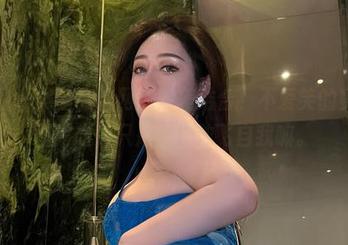 微密圈 – 黑丝与渔网的完美结合，不爱笑的赛琳美图闪耀，只是偶尔放飞自我嘛。