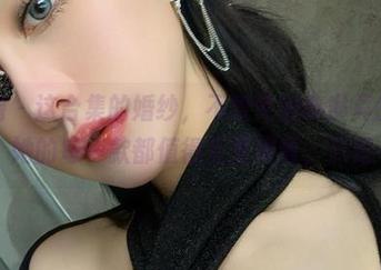 微密圈 – 这合集的婚纱，不爱笑的赛琳真的捡到了宝，她的每一款都值得反复观看，只是…哎。