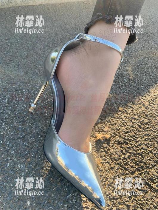 微密圈 - SirenAlert：丝月神朱唇轻启，阳光下的红高跟肉丝图册来了！