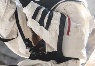 无圣光时刻，南宫的泥岩礼服是种什么体验？