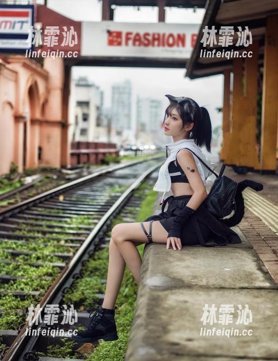 南桃Momoko的白丝cos，图片里流露出一种不为人知的气息