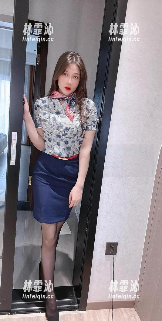 微密圈 - 可可西yyy的写真图集：怼近了拍，脸就要贴得这么近吗？