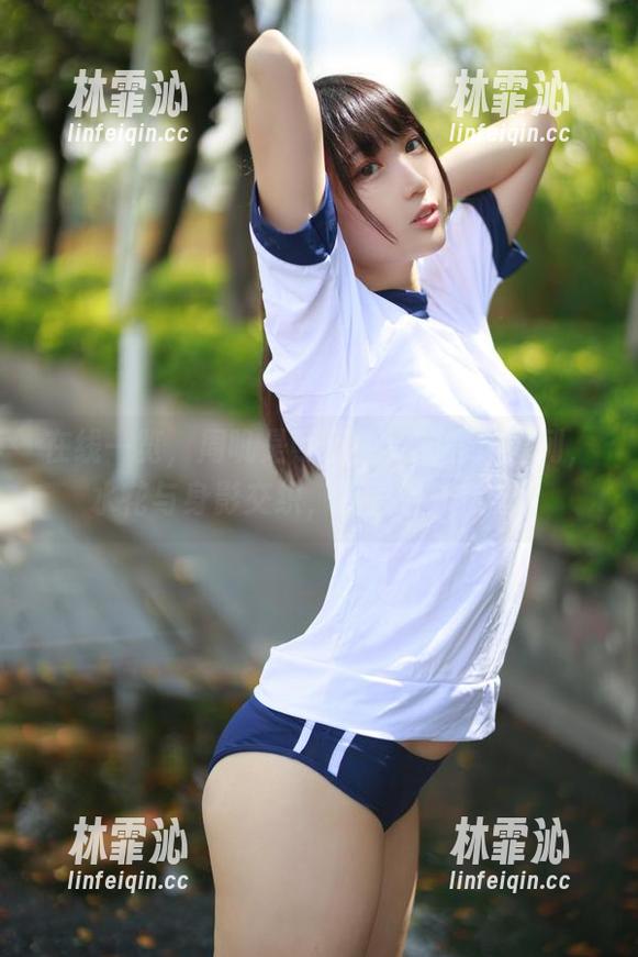 在线一览，周叽是可爱兔兔的竞泳系列，水花与身影交织，简直让人脸红。