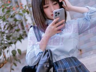 失眠小宁的少女写真：她的睡唇似乎在说‘我还没困！’