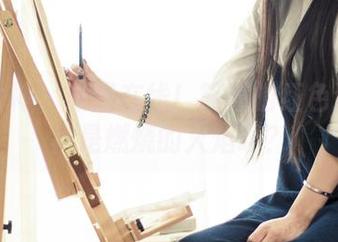 头条女神 – 原图在线！筱慧的红色连身短裙是燃烧的火焰吗？