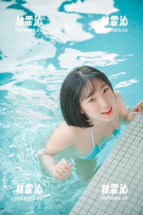 套图里藏着的，是姜仁卿(강인경)和连衣裙的微妙默契