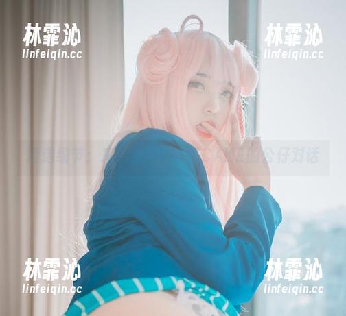 精选细节：宋哈娜与BLUECAKE的公仔对话