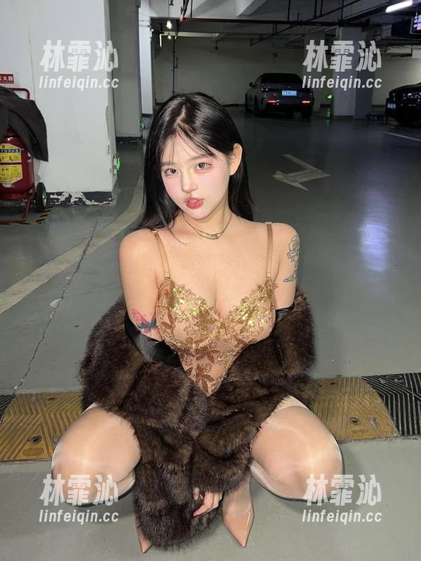 微密圈 - 哦，小u优优子的牛仔裤下，隐秘的美图，别有一番风味。