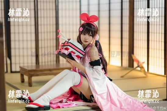嘘，小仓千代w在校园里的写真，轻声围观！