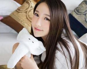 推女神 – 短裤新风潮，赵伊彤的全套让你欲罢不能！