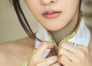 推女郎 – 不可思议的免费套图，其实是黄可的美脚在偷偷展示？