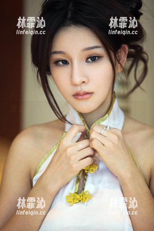 推女郎 - 不可思议的免费套图，其实是黄可的美脚在偷偷展示？