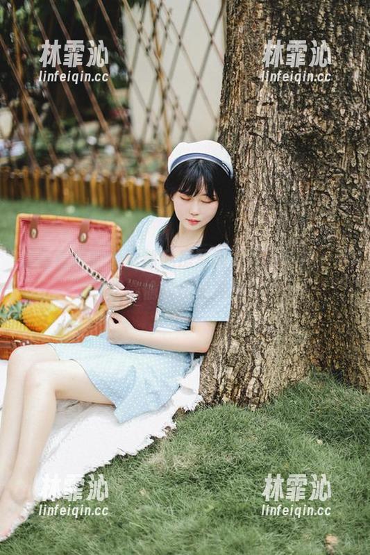 是依酱吖的兔女郎私房写真，唉，给我一种想偷偷模仿的冲动。