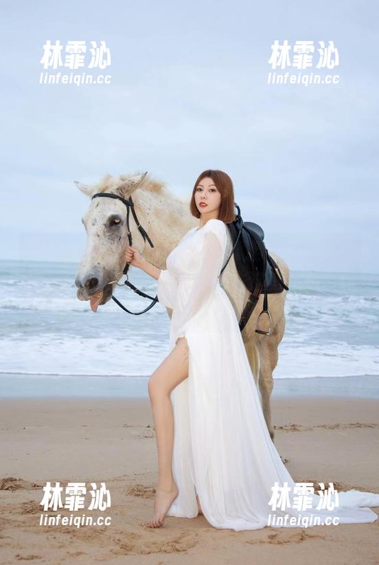 果儿Victoria 微密圈 - 九分惊艳,一分羞涩,果儿Victoria的红皮束身性感就藏在这张免费原图里。