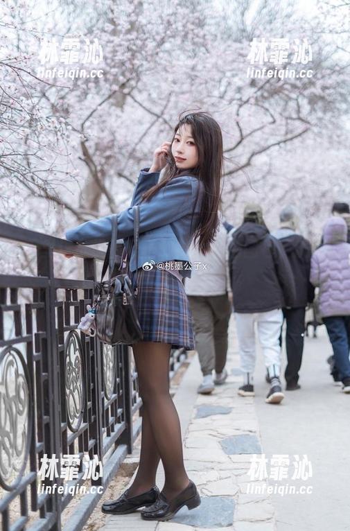手里这份桃墨公子的修女私拍图包，满满都是禁忌的诱惑呀。