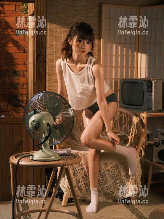 河豚抚子重磅：红衣小女仆写真，图包含金量爆表，不看你可亏了！