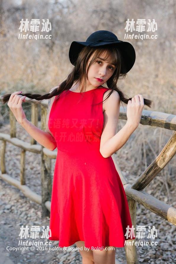 波萝社 - 王语纯又来了！最新JK制服写真，让开心的元素添一添！