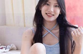 物恋传媒 – 青柠穿上职业装，原图你会觉得她简单，套图却潜藏着各种小心思～