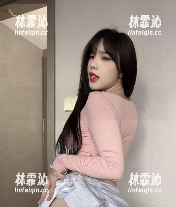 微密圈 - 写真现场：琳铛铛把紫色蕾丝穿出新高度，不过小心随时可能被夺命。