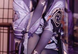 虽说是厨娘，但美图更抢眼！白莉爱吃巧克力这图真难忘。