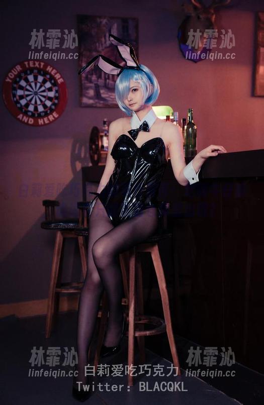 白莉爱吃巧克力的流行宣言：定制牛仔裤，谁说它只能在旧仓库里出现？