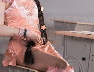好想继续停留在白莉爱吃巧克力的闺房JK,当那些图片慢慢展翅的时候,心也跟着飞翔。