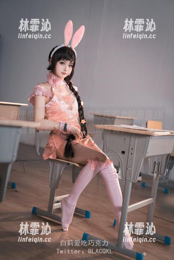 好想继续停留在白莉爱吃巧克力的闺房JK，当那些图片慢慢展翅的时候，心也跟着飞翔。