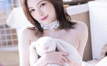坐好,白露Bululu的裤里丝套图更新带你飞呀!