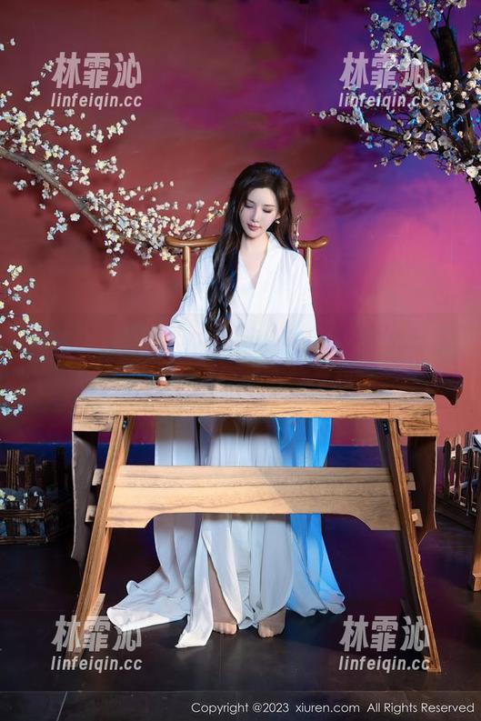 秀人网 - 只有Suki_baby才能让网袜变得如此吸引，作品集分享给你。