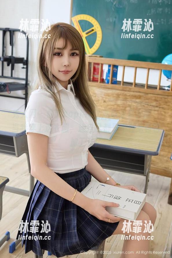 秀人网 - 最新sophie余冰职业装套图：当我穿上这衣服，连自己都忍不住给自己加工资！