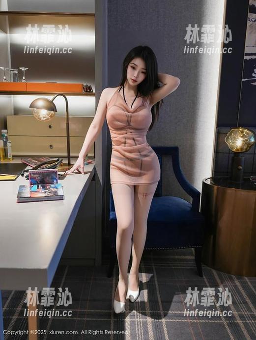 秀人网 - 绯月樱：泳装图集之‘在线看我’大派对